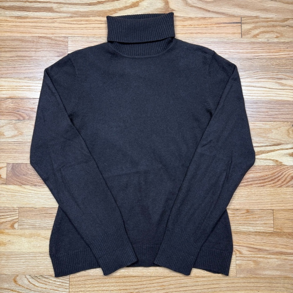 Elegant Vintage Brown Cashmere Turtleneck Sweater - Picture 3 of 4